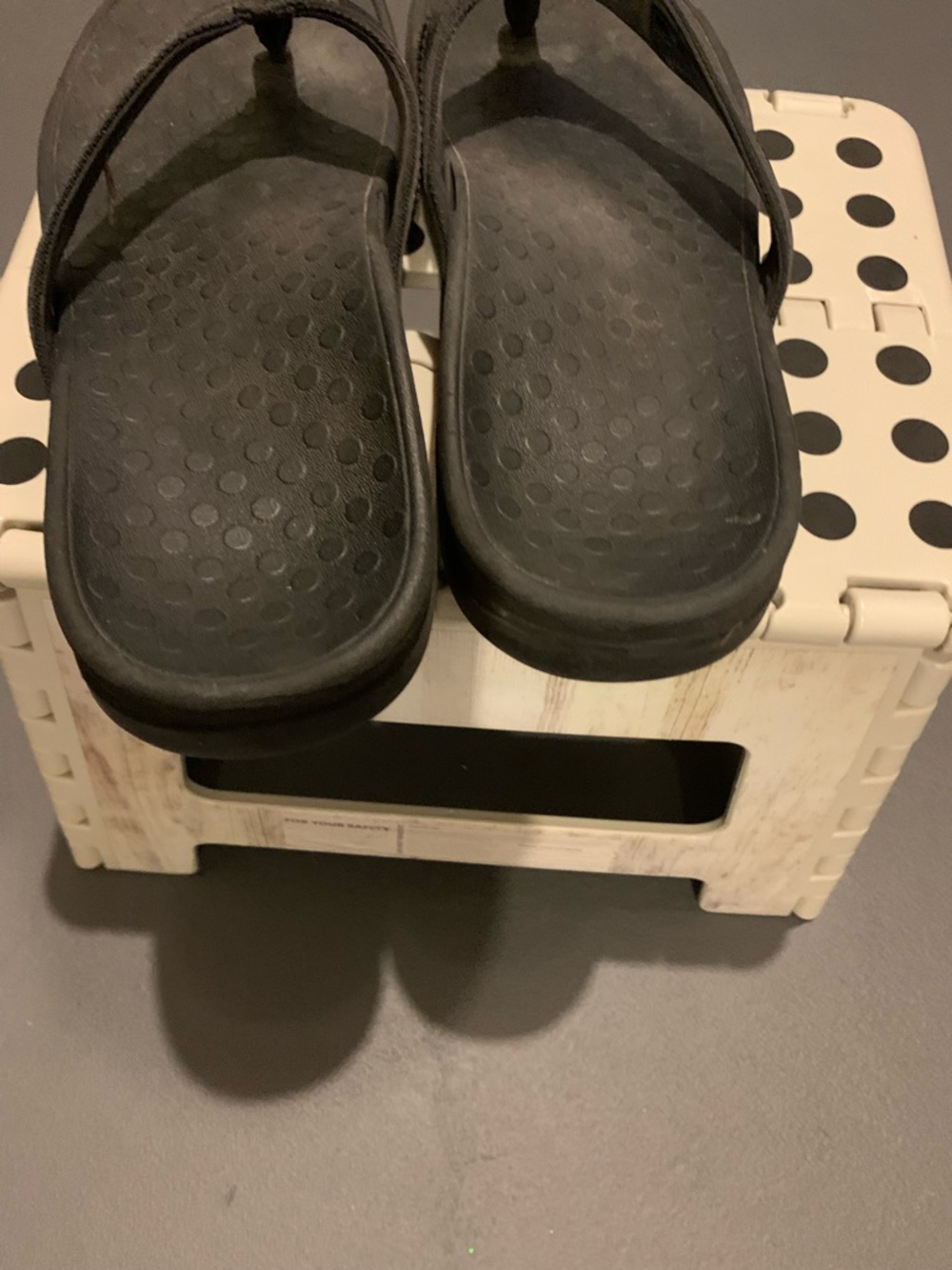 Vionic Tide Black Patent Flip Flop Sandals - Picture 3 of 3
